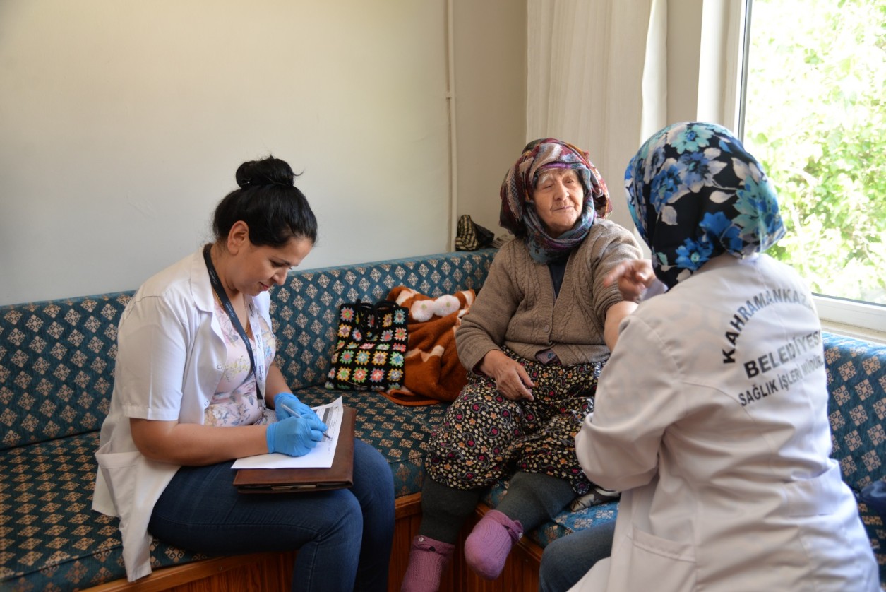 Konak’ta evde sağlık hizmetleri kapsamı genişletiliyor: Daha fazla vatandaşa yerinde bakım desteği geliyor