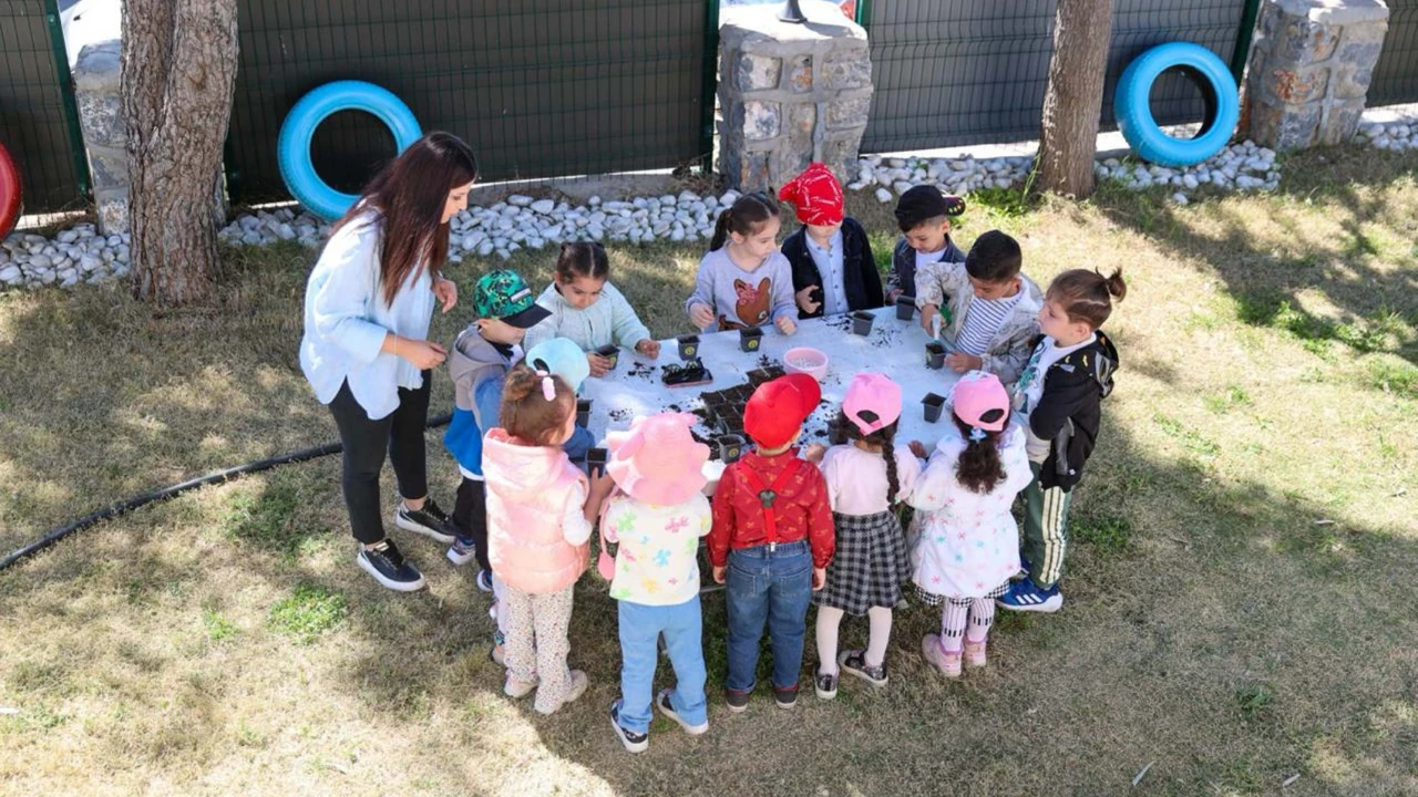 Buca’da minik öğrenciler Tarım Okulu’nda doğayla iç içe eğitim aldı