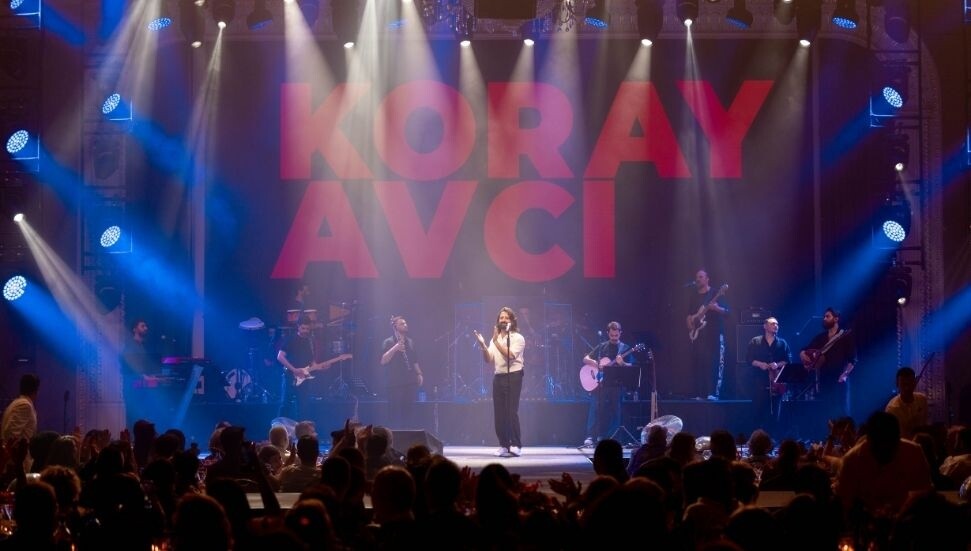 Koray Avcı, Merit Royal Diamond sahnesinde bayram coşkusunu zirveye taşıdı