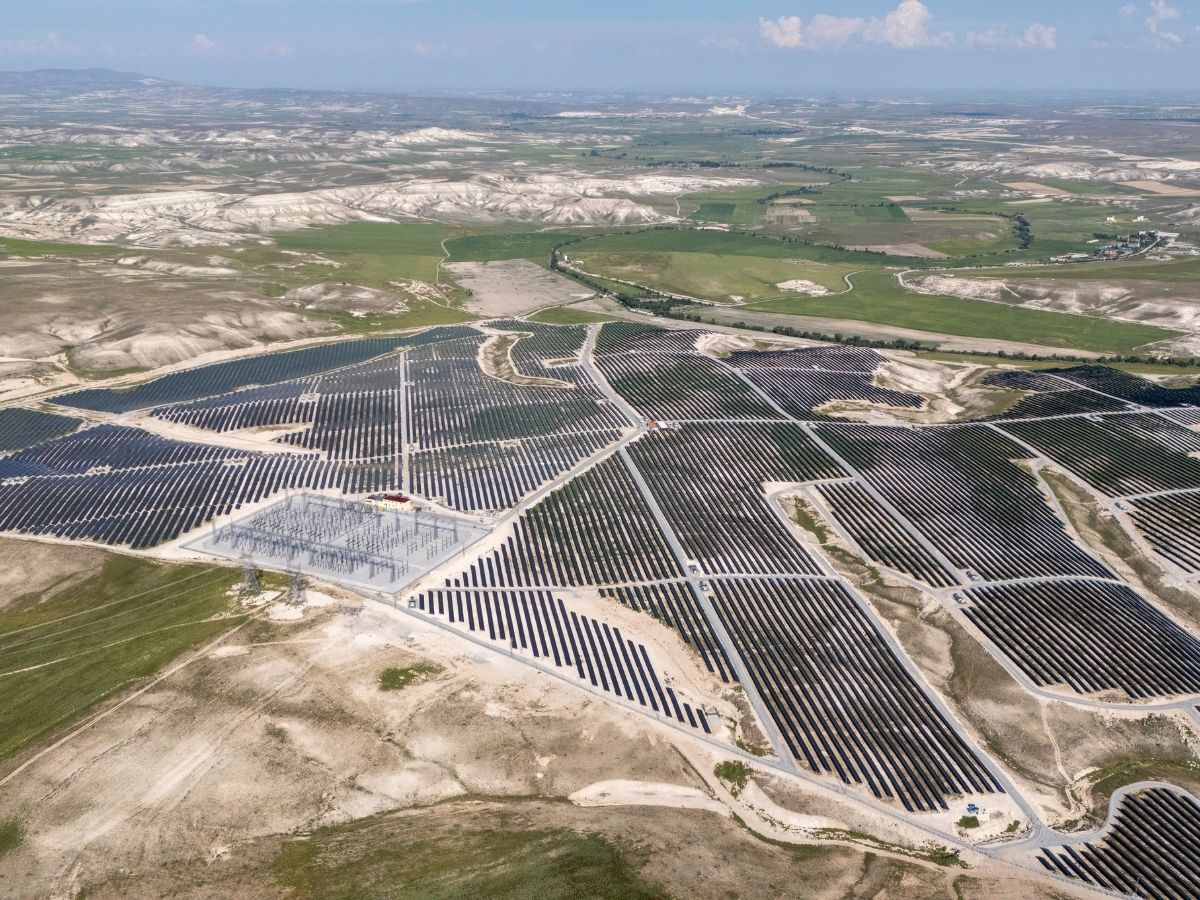 İGA, Eskişehir’de 3 milyon metrekarelik güneş enerjisi santrali kurdu