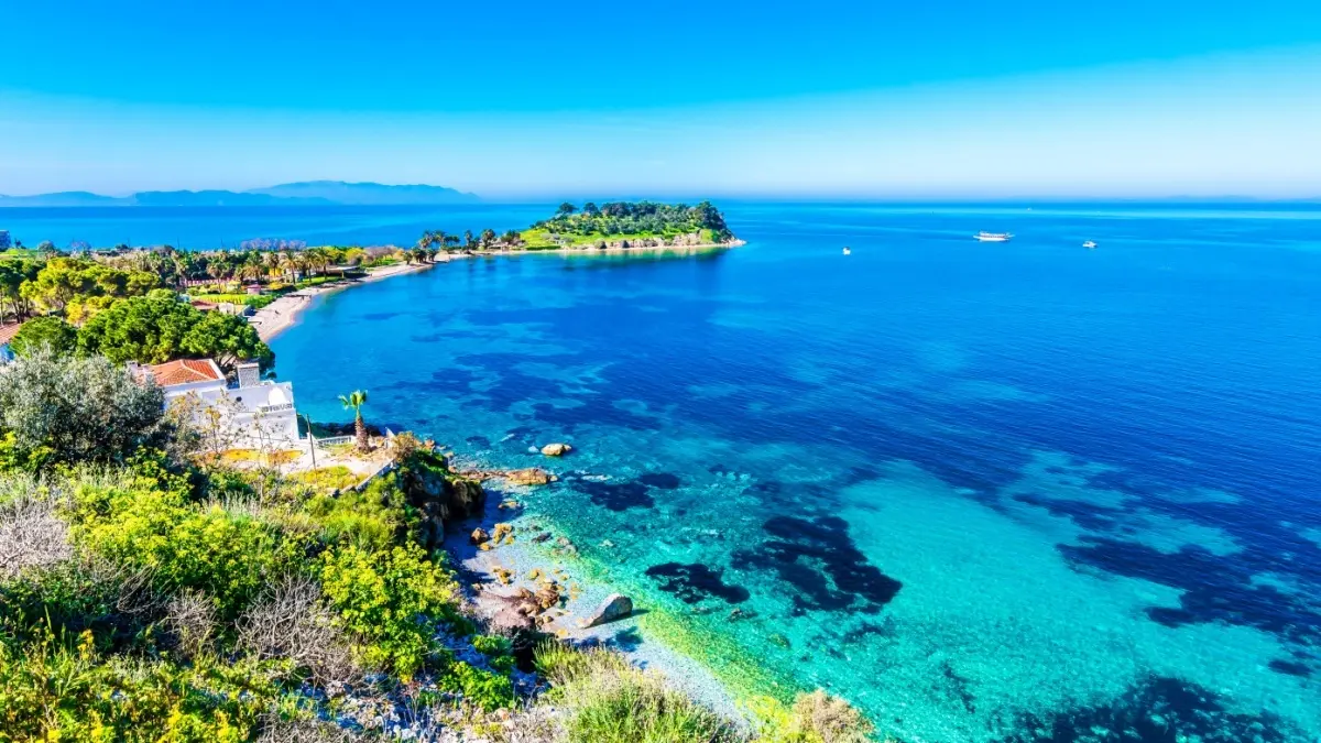 Kuşadası’nda Bayram Yoğunluğu: Plajlar Sezona Hazır
