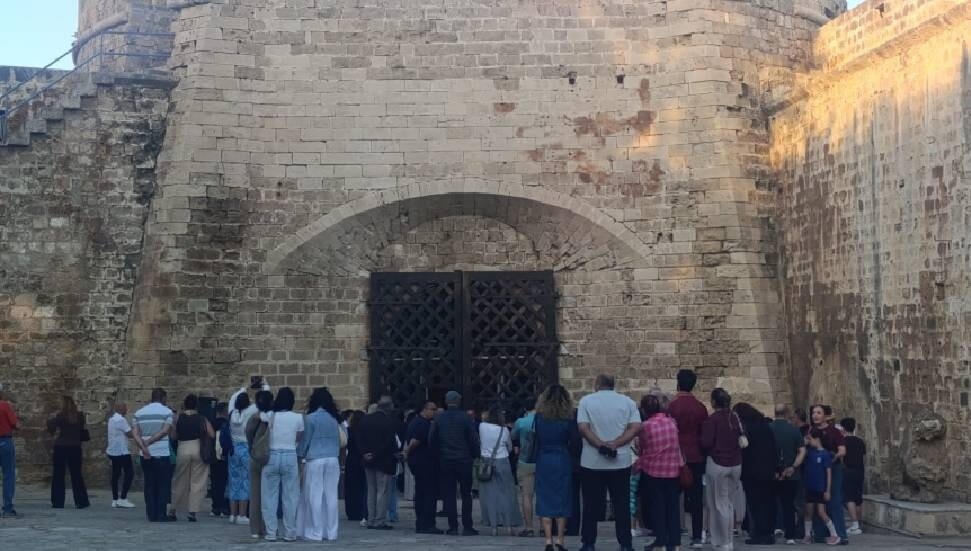 Mağusa Kalesi’nde tarih yeniden hayat buldu: Deniz Kapısı törenle ziyarete açıldı
