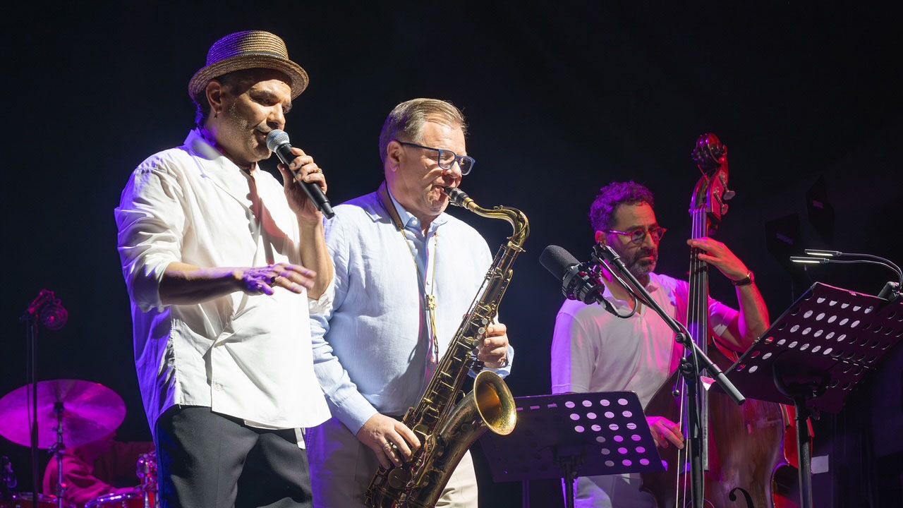 9. Antalya Akra Caz Festivali Kenan Doğulu'nun konseriyle başladı